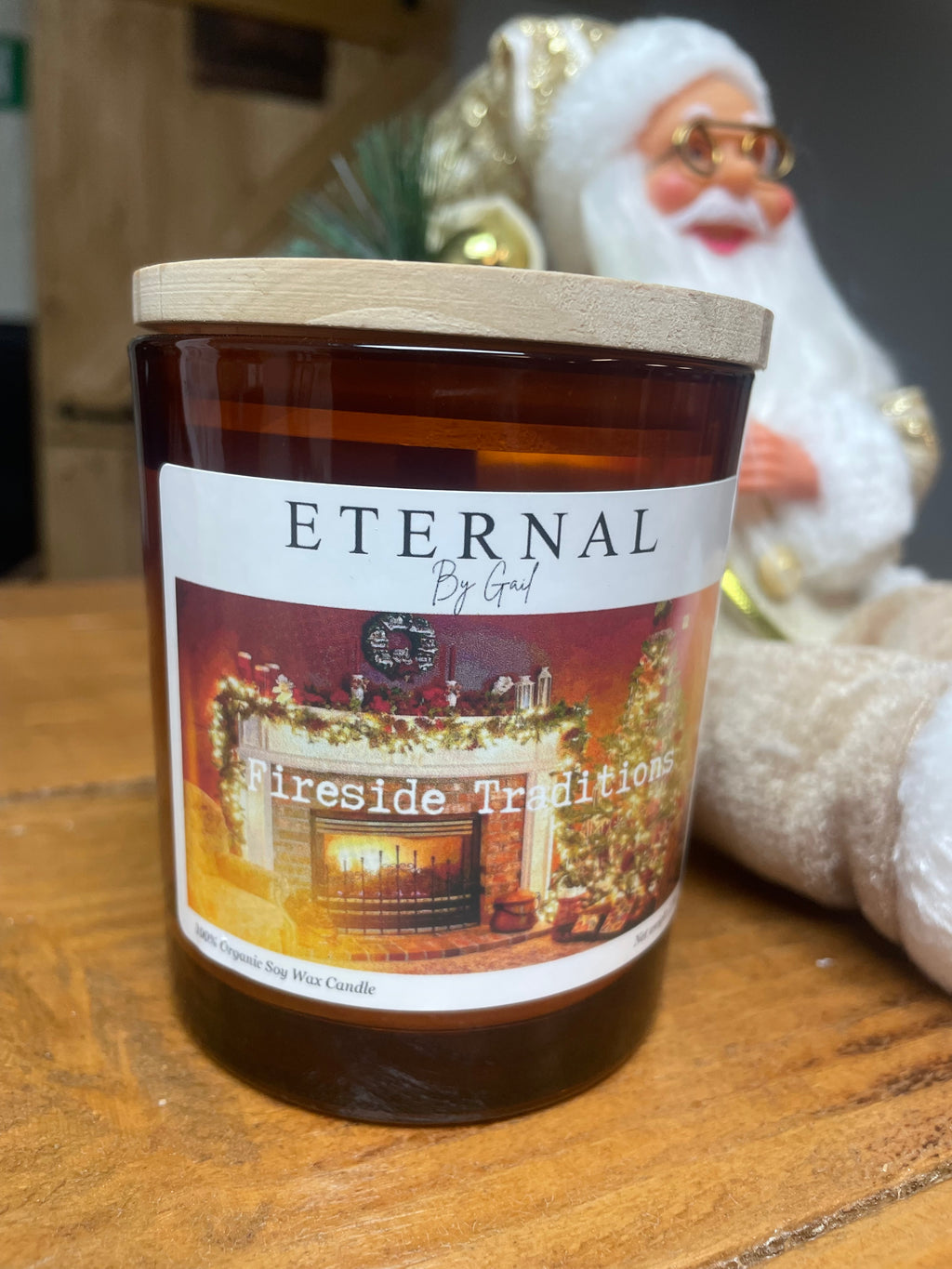 Fireside Traditions Christmas Soy Wax Candle 220g with doubled wooden wick for a soothing crackling warm cosy sound