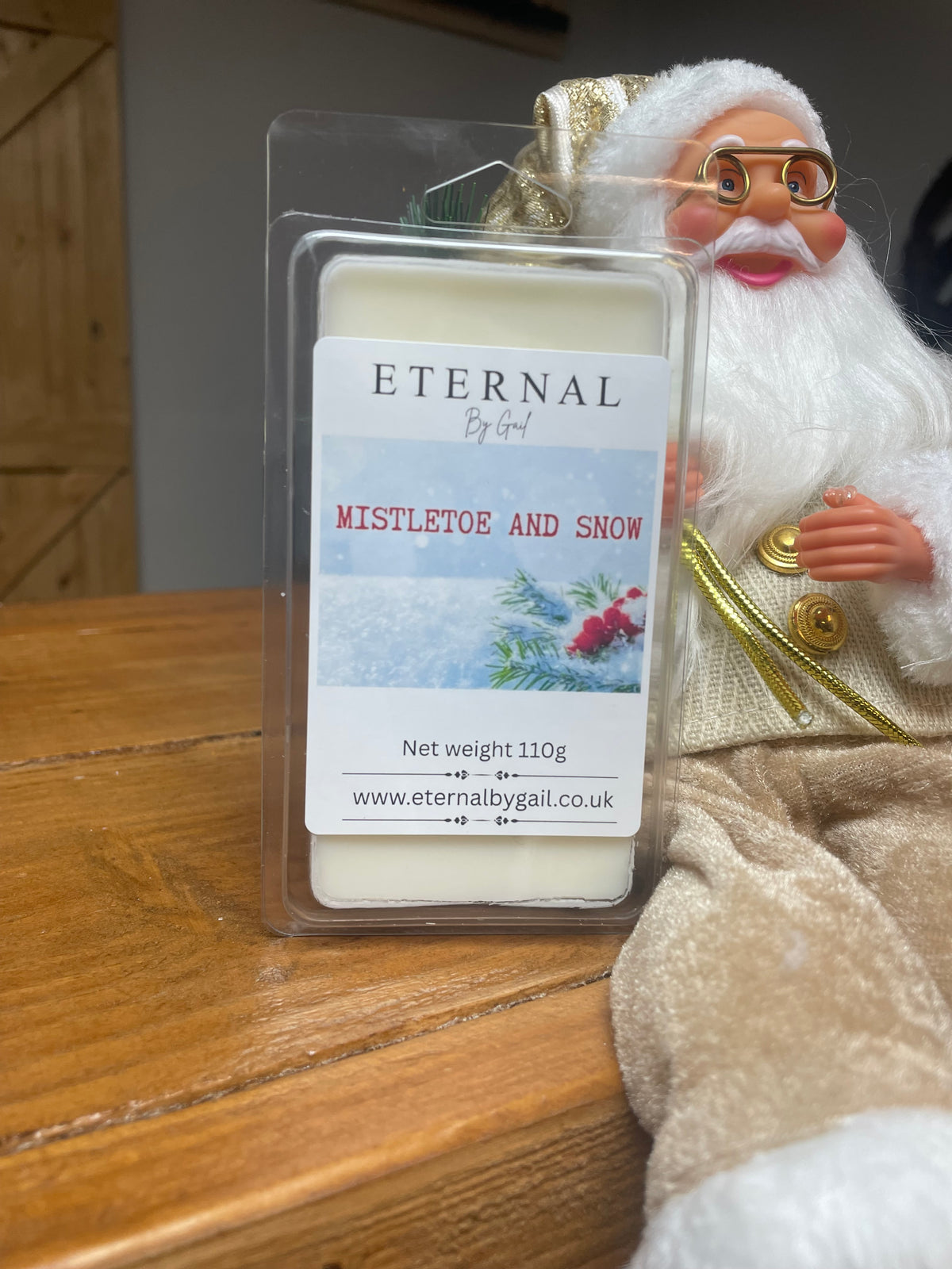 Mistletoe and Snow Christmas Festive Soy Wax Melts 110g 8 blister pack